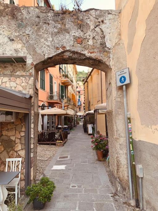 Historic Downtown Home By The Sea With King Bed Monterosso al Mare Extérieur photo