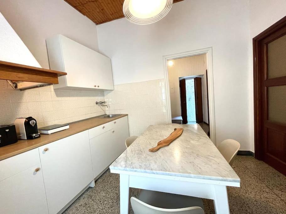 Historic Downtown Home By The Sea With King Bed Monterosso al Mare Extérieur photo